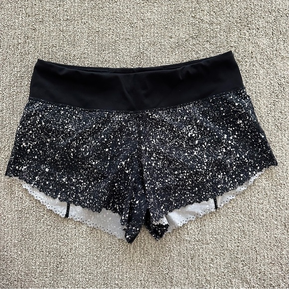 LULULEMON FAST AS LIGHT SHORT SPLATTER WHITE/BLACK SIZE 4 - Picture 4 of 11